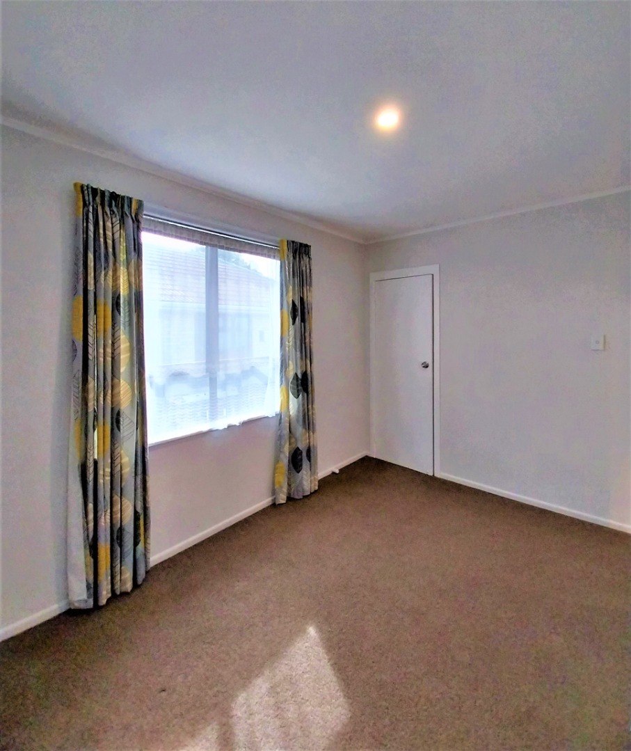 Comfortable Three bedroom family home. photo