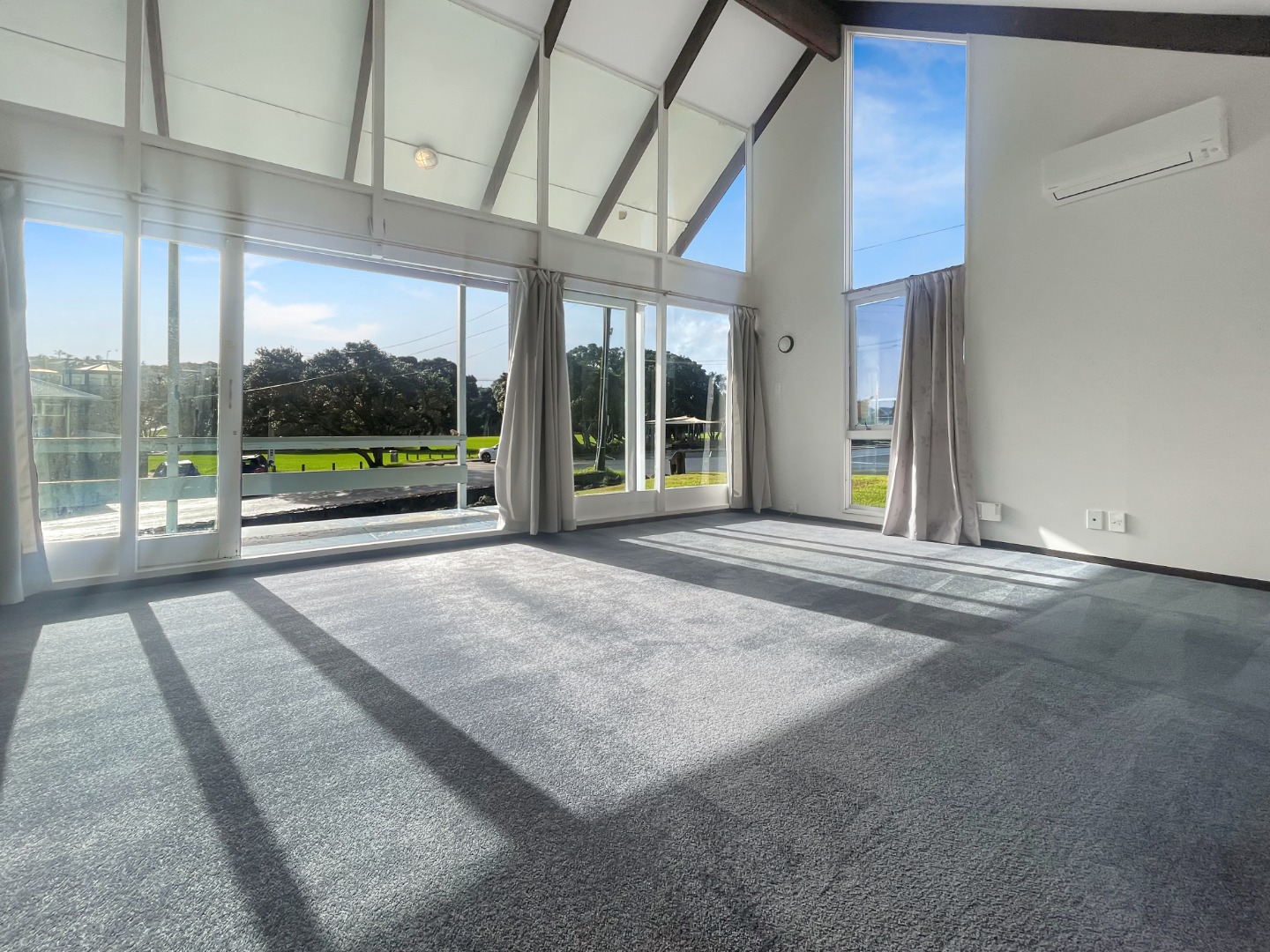 Sunny 4 bedroom 2 bathroom + Study near Milford Beach & Park photo