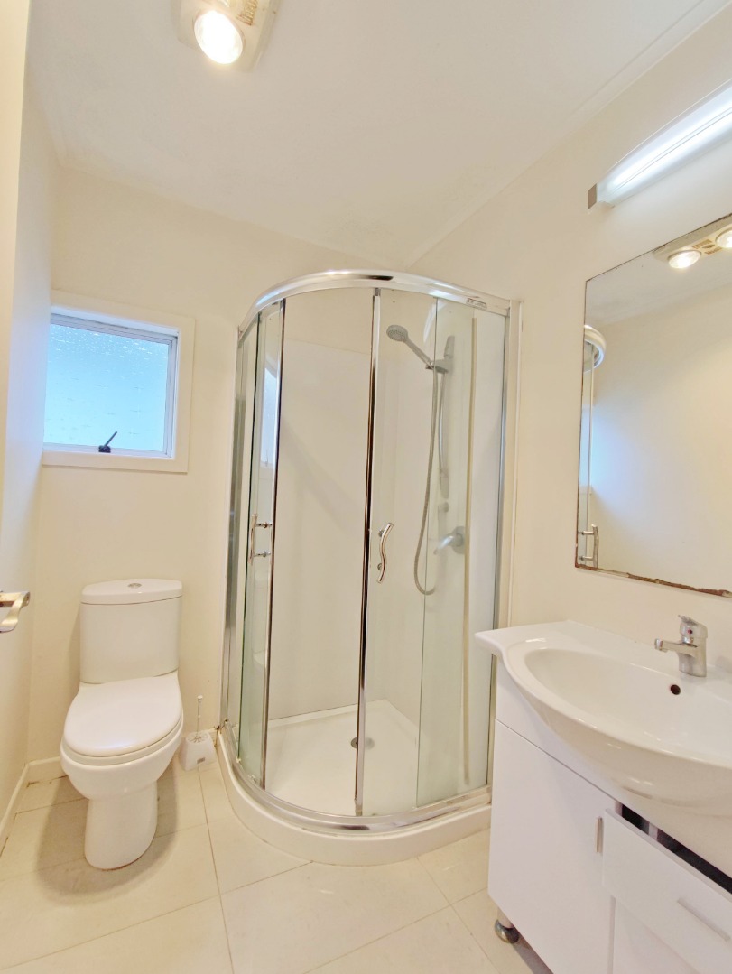 Sunny 5 Bedroom house in the prime location of Takapuna  photo