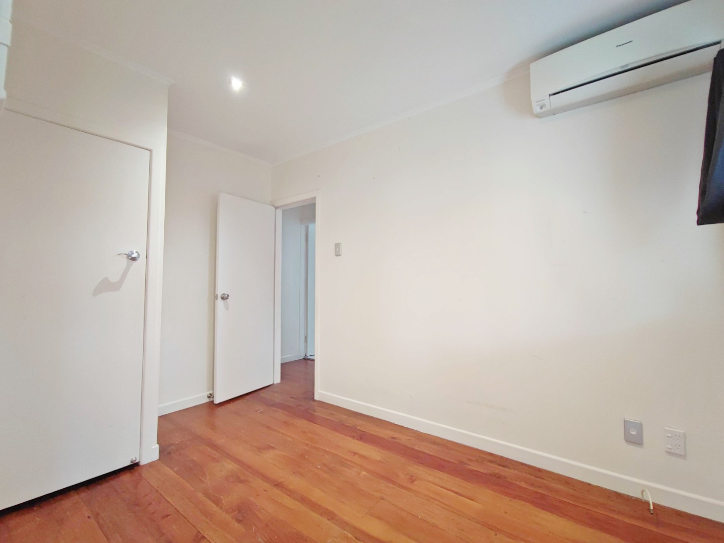Sunny 5 Bedroom house in the prime location of Takapuna  photo