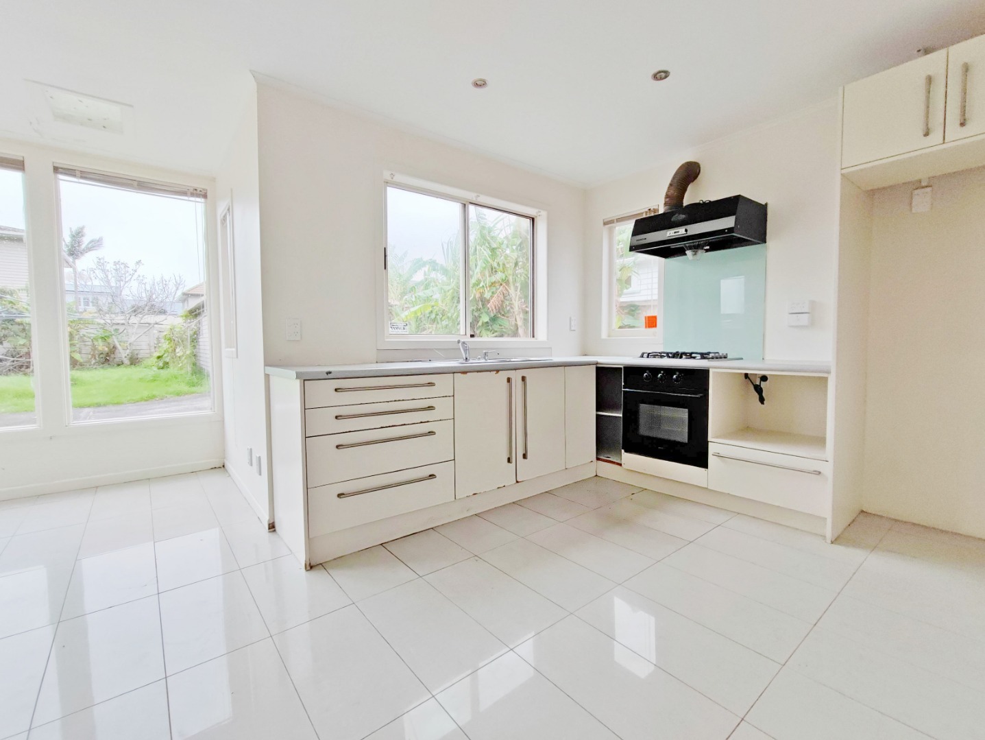 Sunny 5 Bedroom house in the prime location of Takapuna  photo