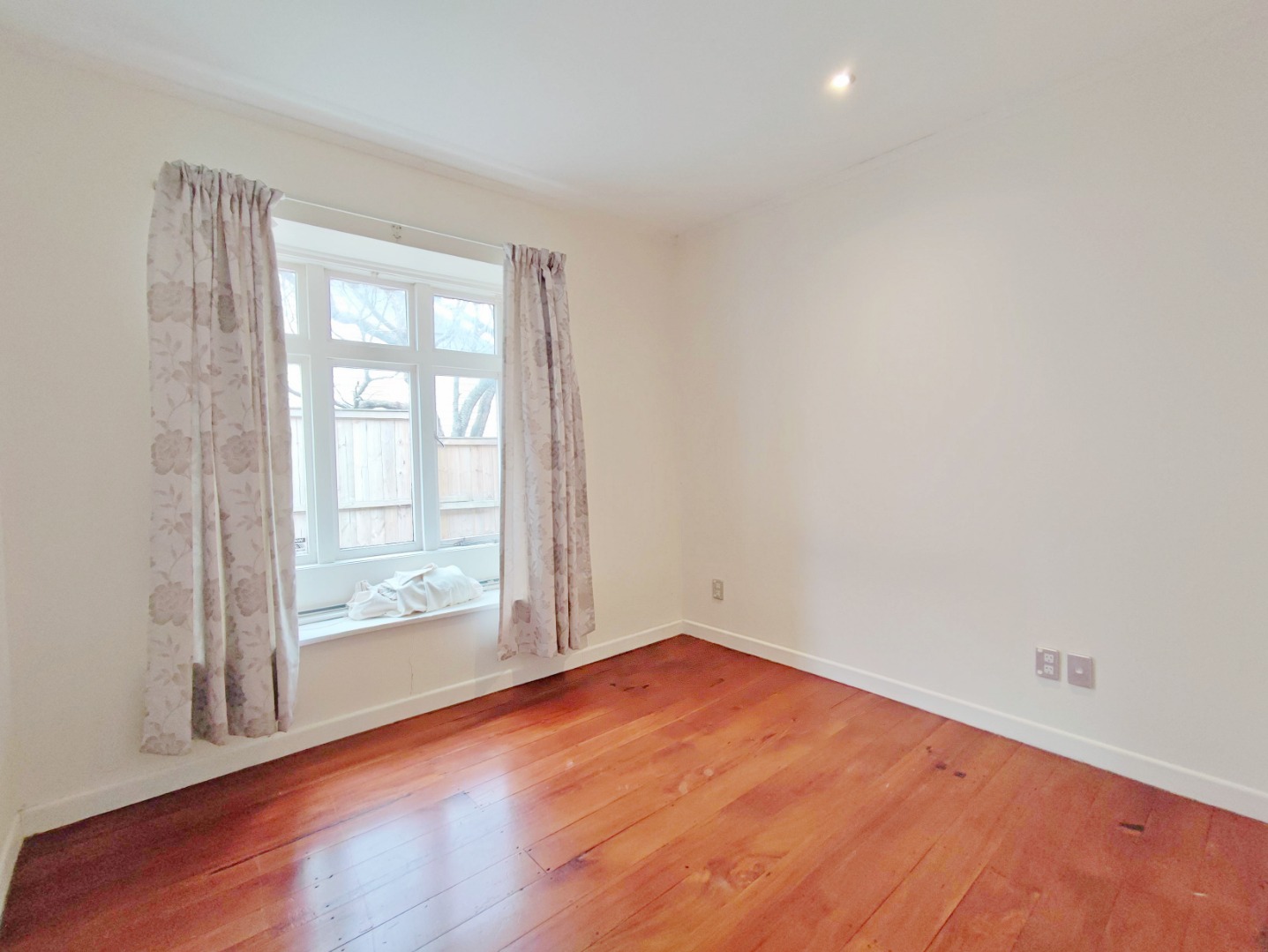 Sunny 5 Bedroom house in the prime location of Takapuna  photo