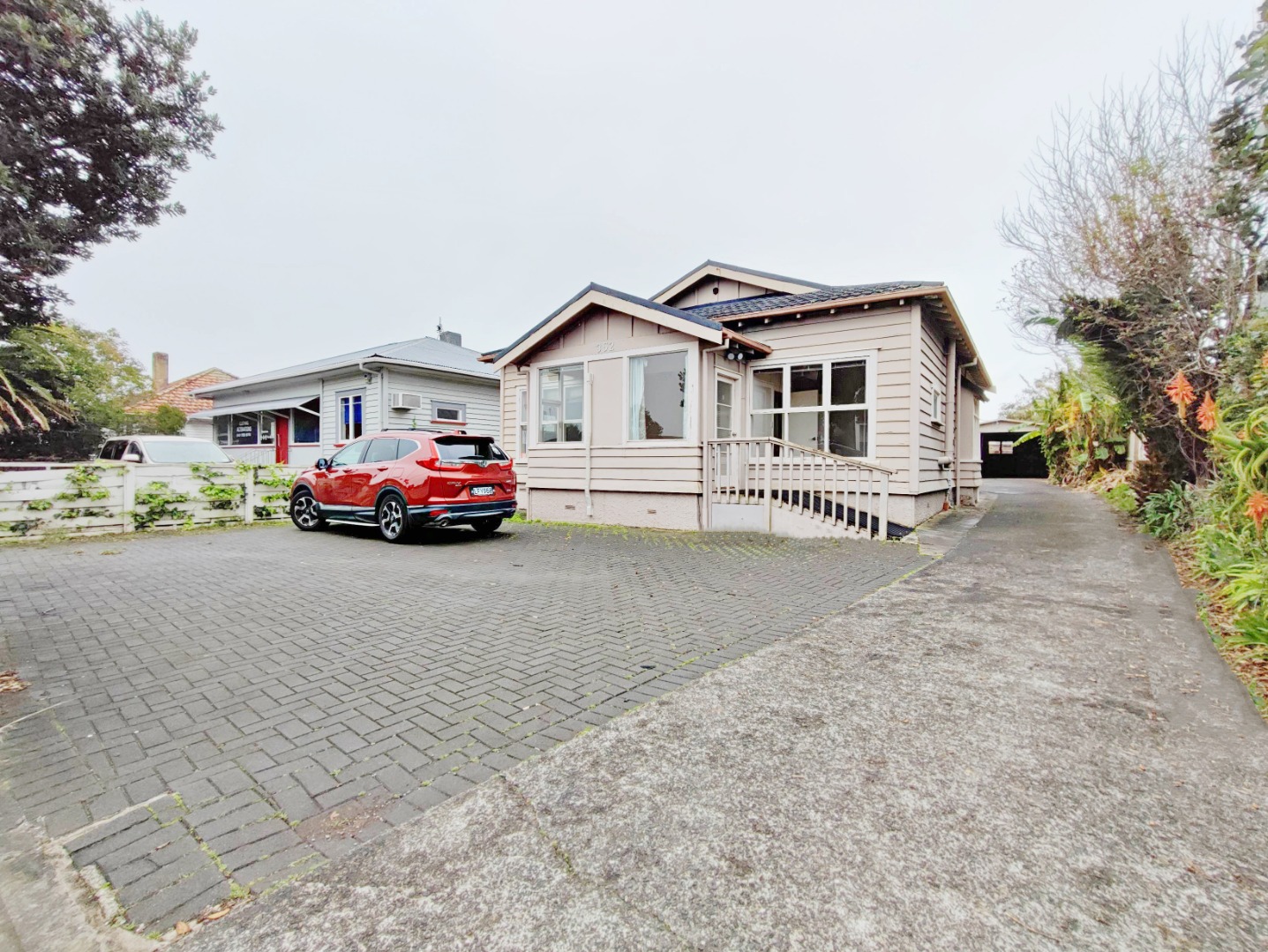 Sunny 5 Bedroom house in the prime location of Takapuna  photo