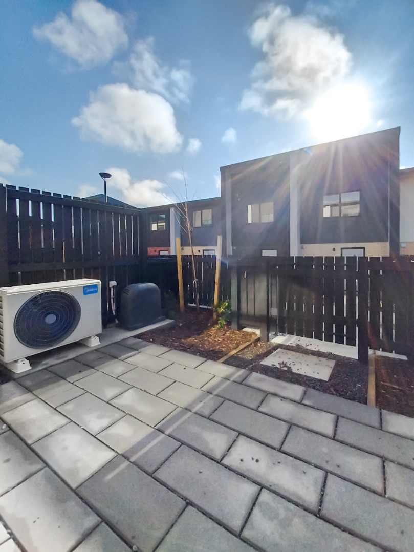 Nearly new Selo Park Townhouse photo