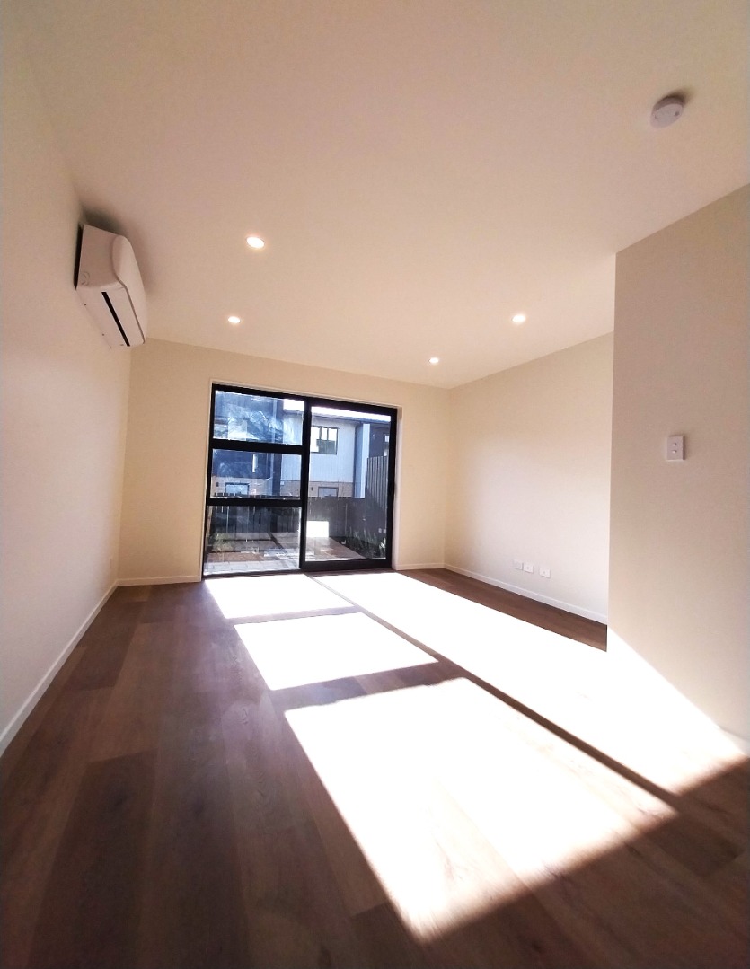 Nearly new Selo Park Townhouse photo