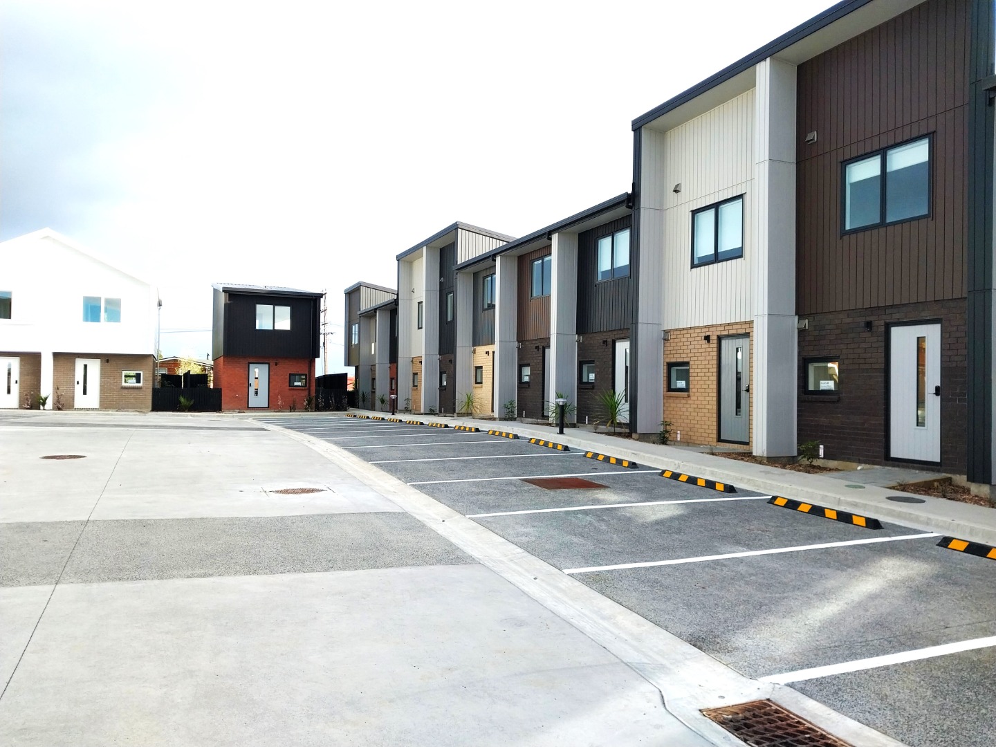 Nearly new Selo Park Townhouse photo