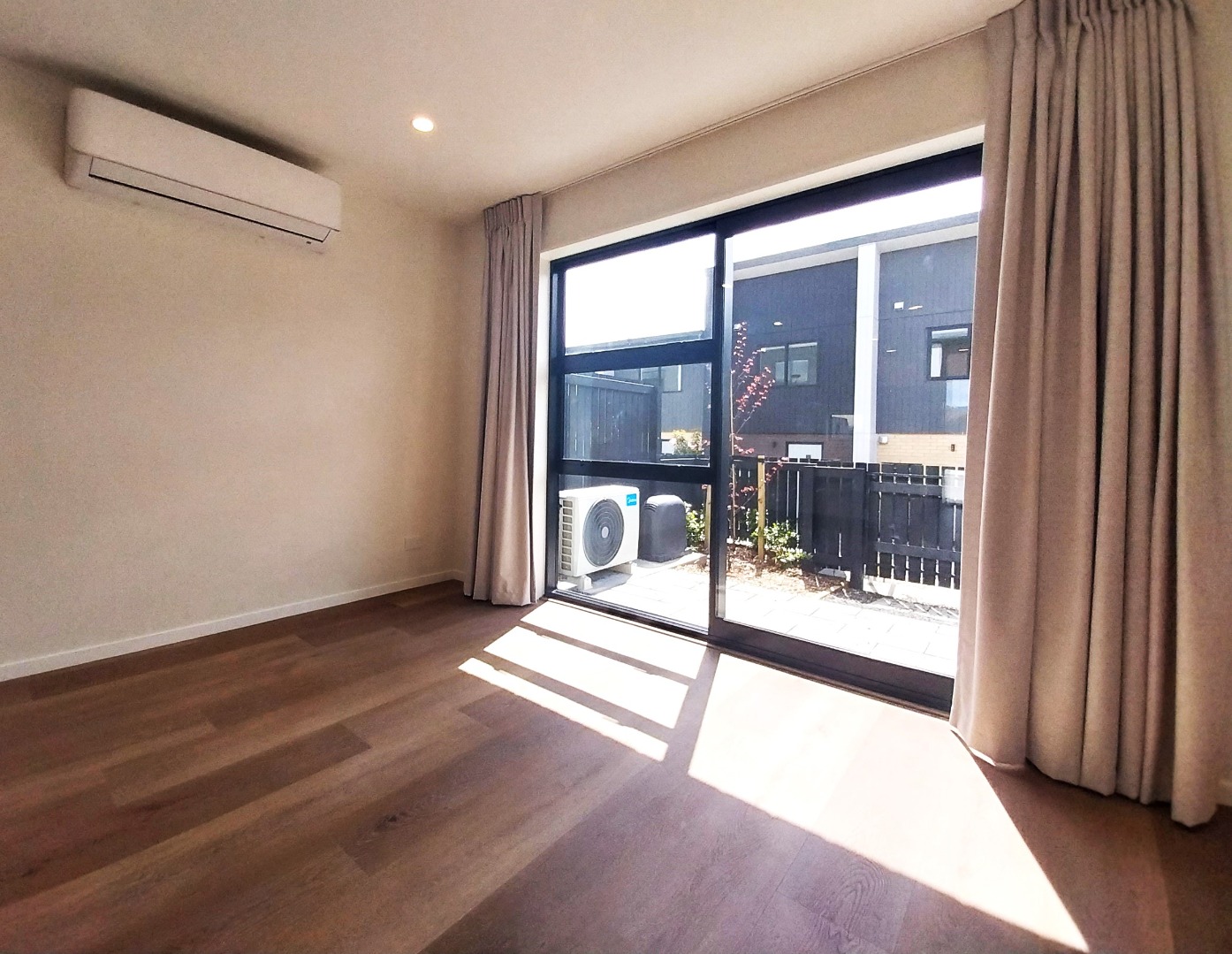 Nearly new Selo Park Townhouse photo