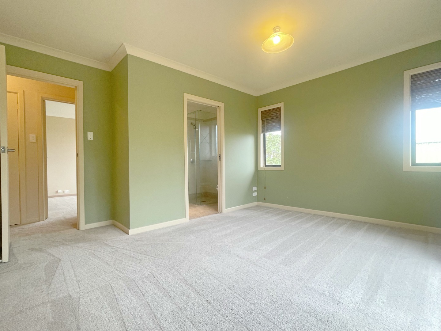 Sunny 4 Bedroom 2.5 Bathroom near Dominion Road photo