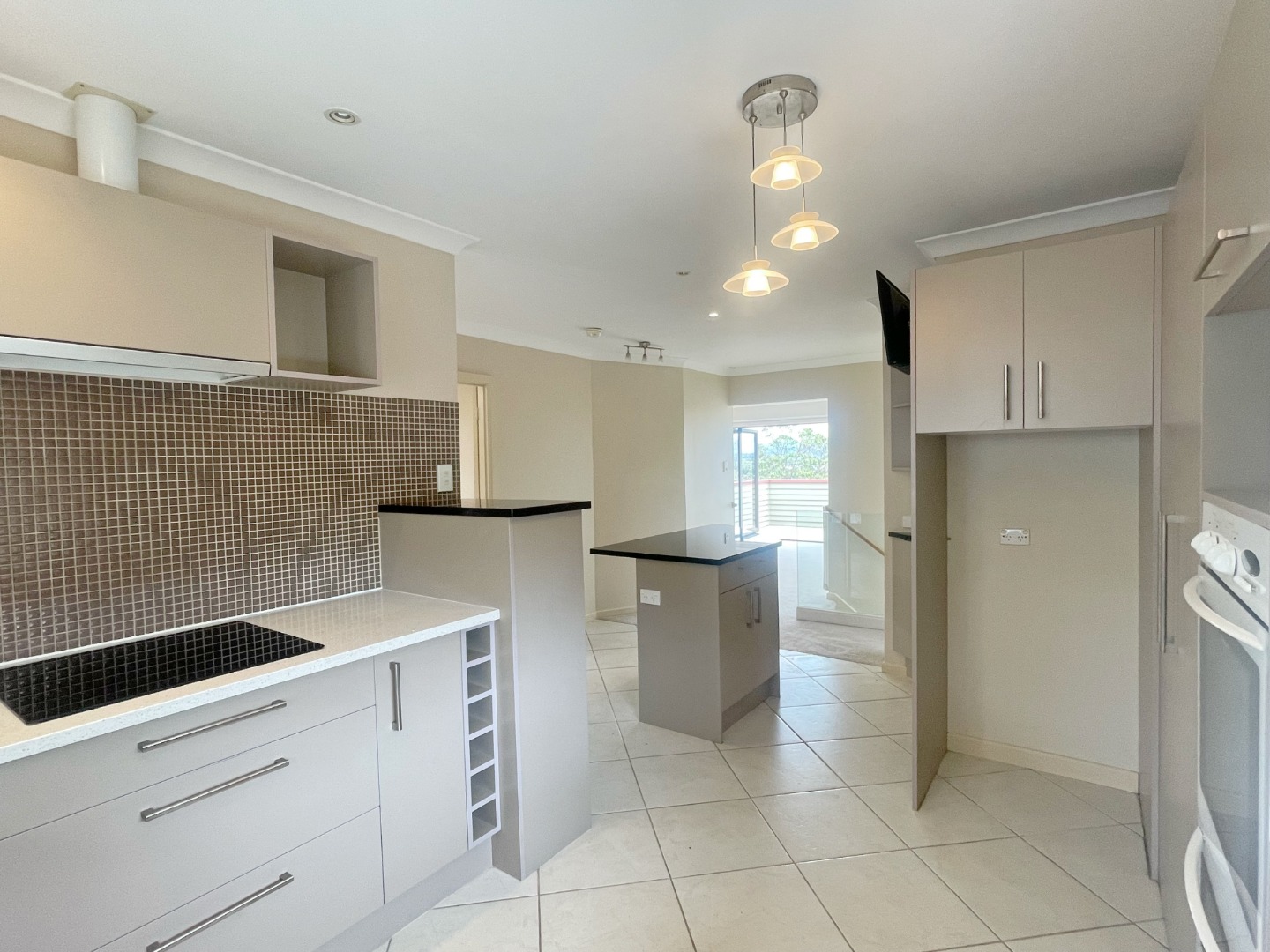 Sunny 4 Bedroom 2.5 Bathroom near Dominion Road photo