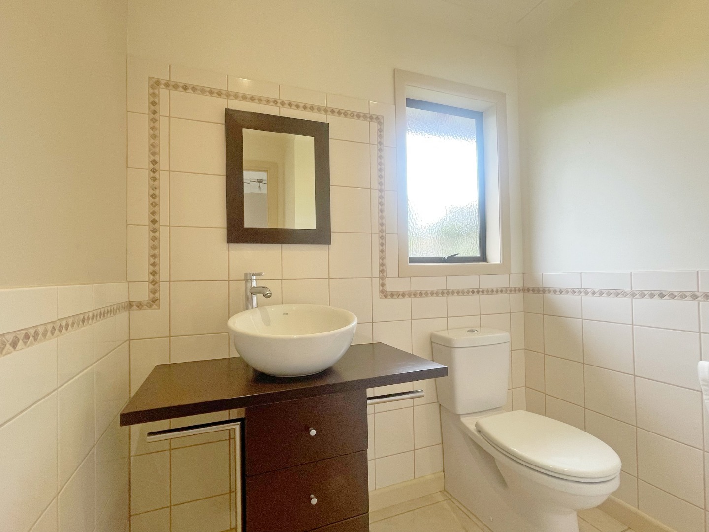 Sunny 4 Bedroom 2.5 Bathroom near Dominion Road photo