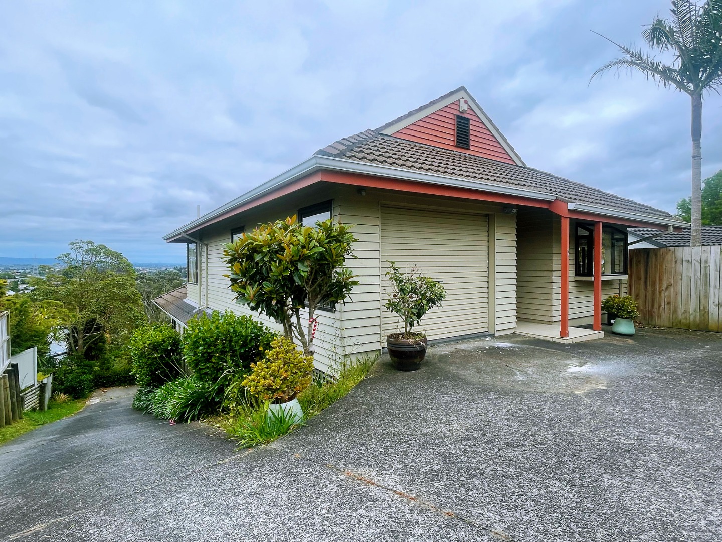 Sunny 4 Bedroom 2.5 Bathroom near Dominion Road photo