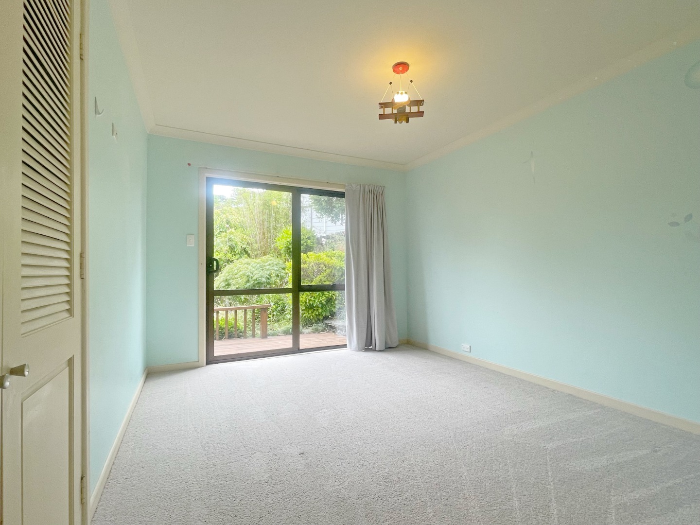 Sunny 4 Bedroom 2.5 Bathroom near Dominion Road photo