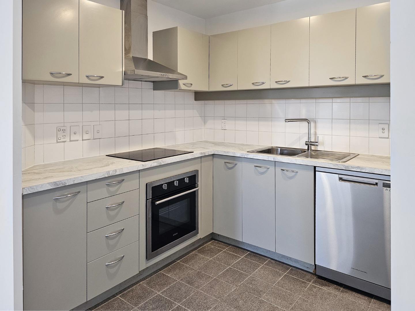 Central City - Madison On the Square - Spacious 2 Bedroom Apartment - Carpark and Water Included photo