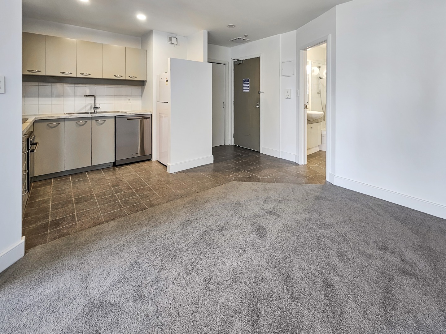 Central City - Madison On the Square - Spacious 2 Bedroom Apartment - Carpark and Water Included photo