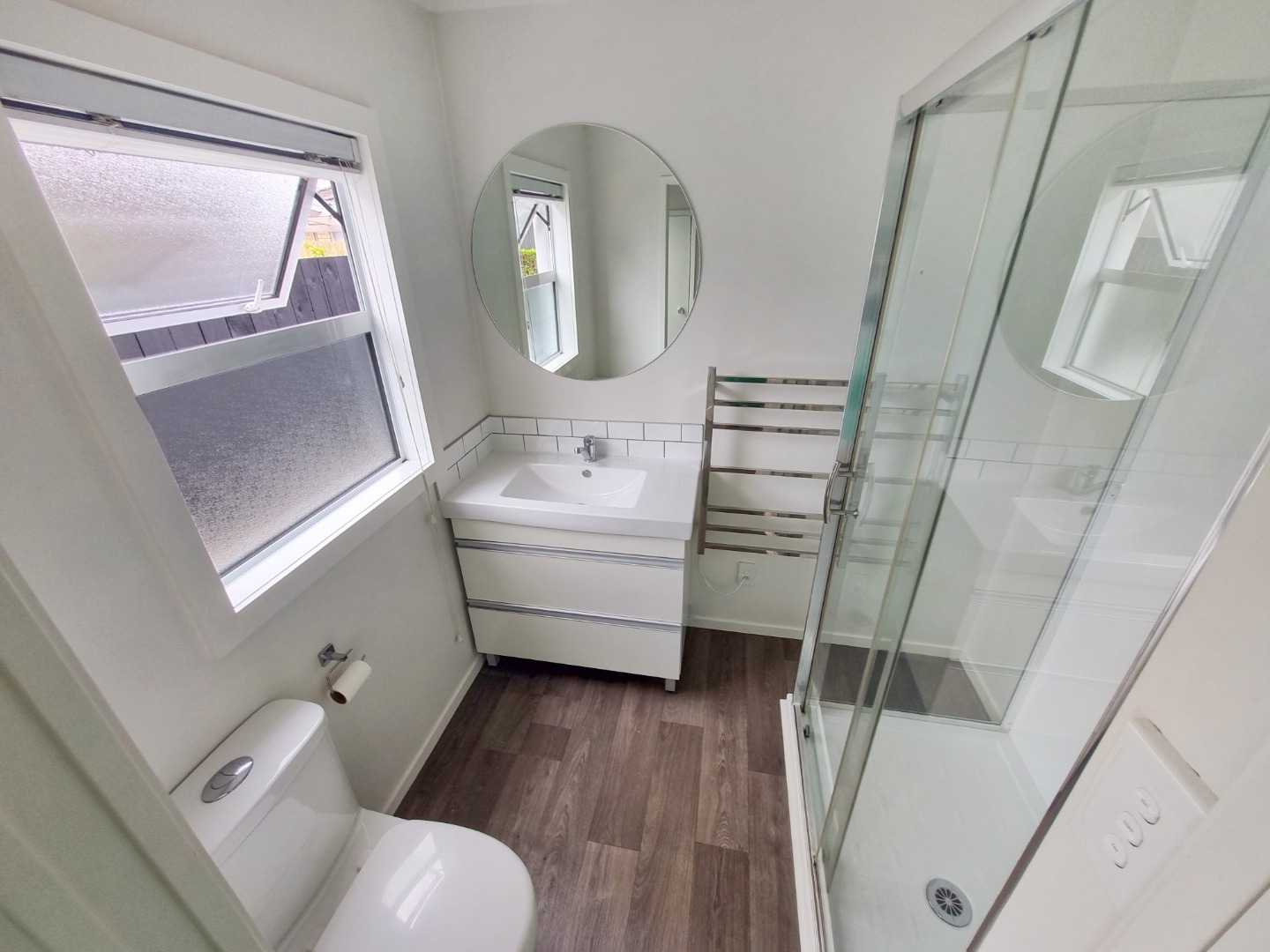 NEW LYNN photo