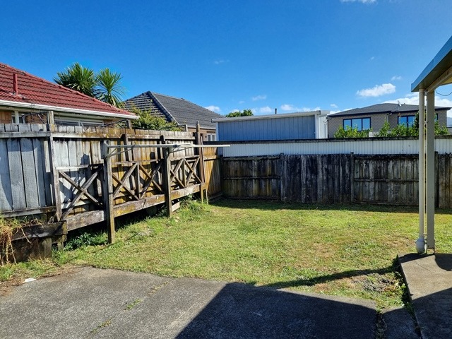 Henderson-- Tidy 2 Bedroom House photo