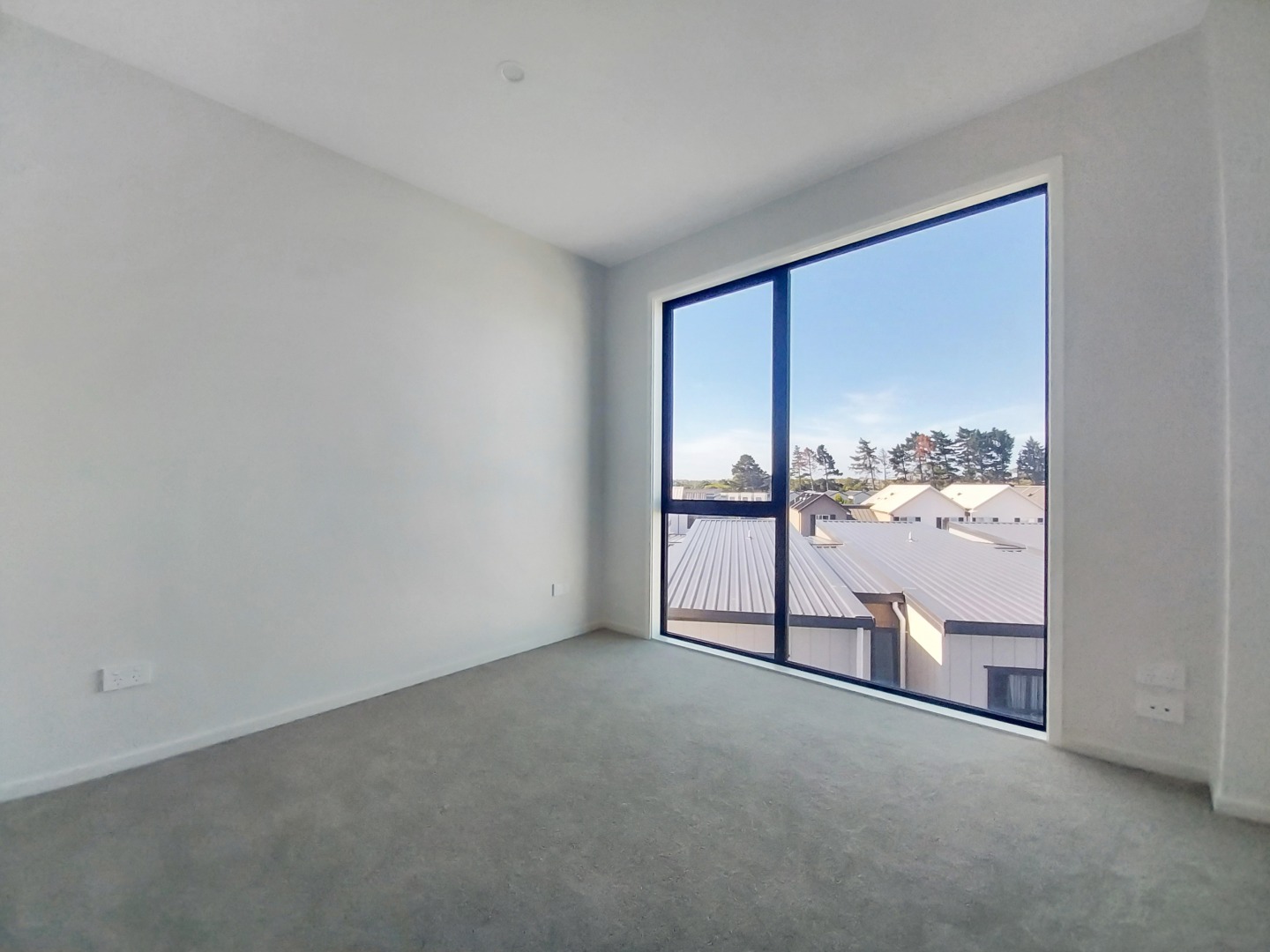 RENT REDUCED BE QUICK - Extended Family or Couples!  4 Bdrms/2.5 Bthrms photo
