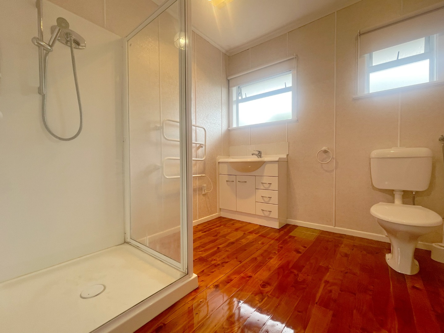 Sunny cozy two bedroom unit in a sought-after Royal Oak. photo