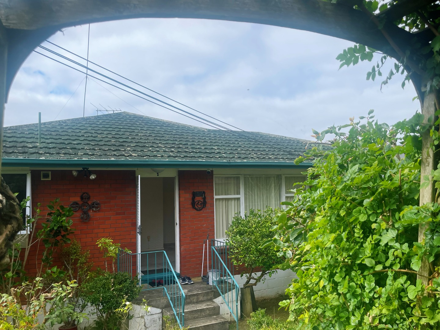 Sunny cozy two bedroom unit in a sought-after Royal Oak. photo