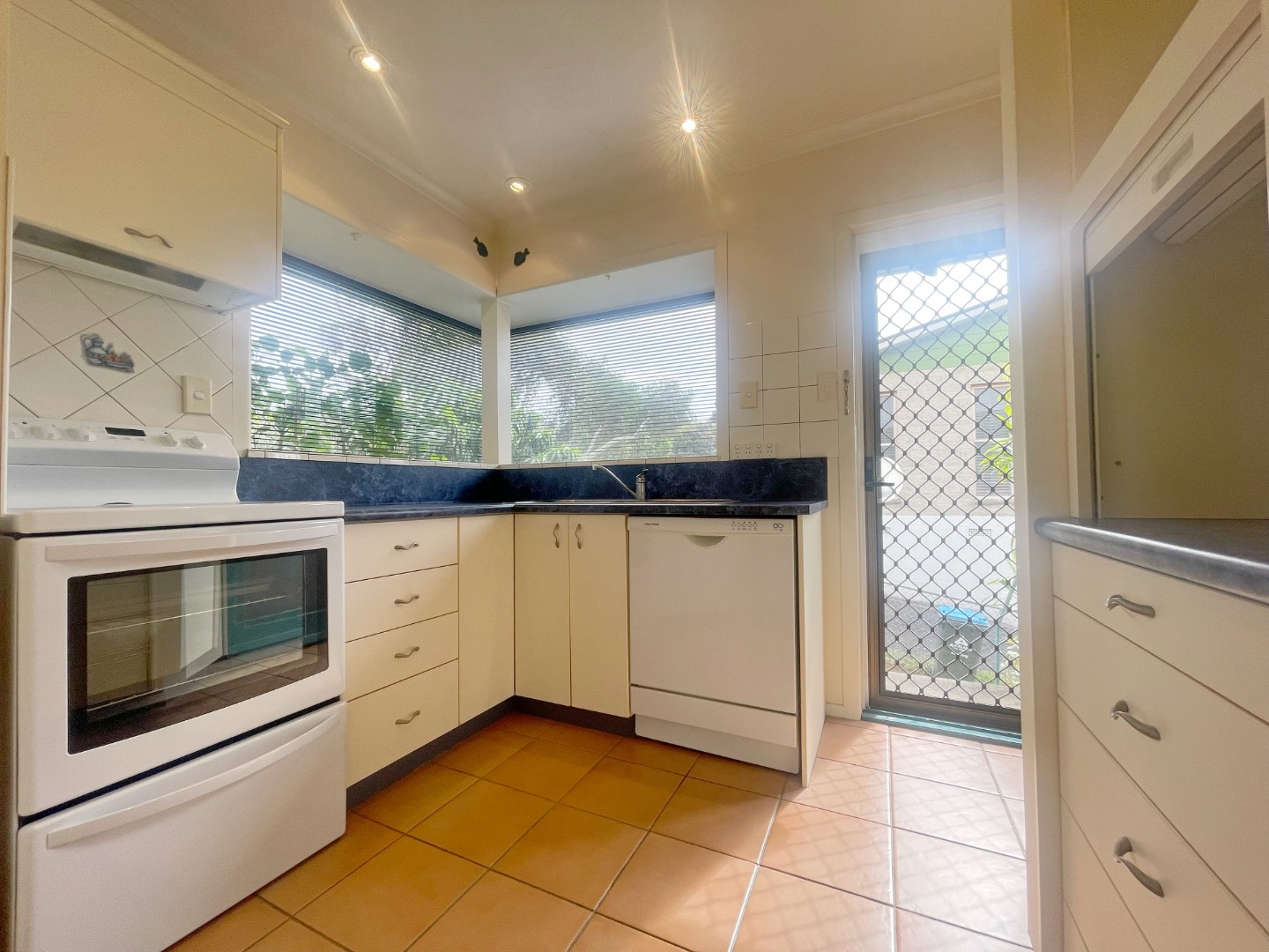 Sunny cozy two bedroom unit in a sought-after Royal Oak. photo