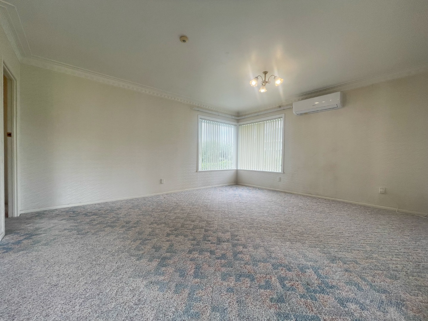 Sunny cozy two bedroom unit in a sought-after Royal Oak. photo