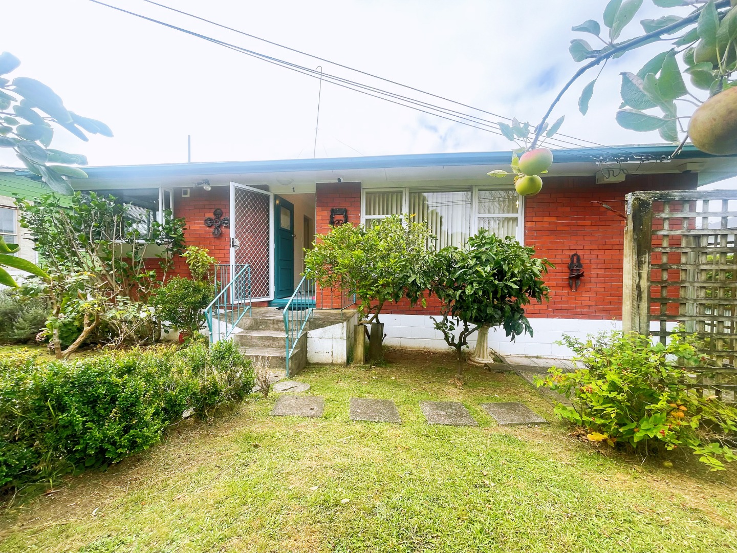 Sunny cozy two bedroom unit in a sought-after Royal Oak. photo