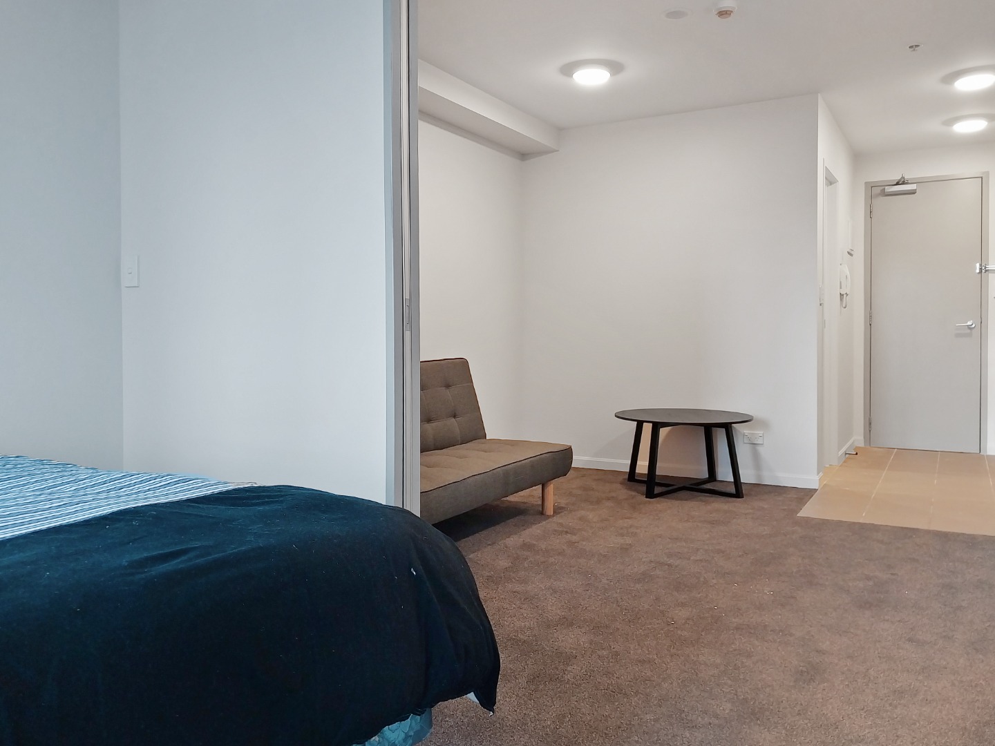 Tidy one bedroom cbd apartment. photo