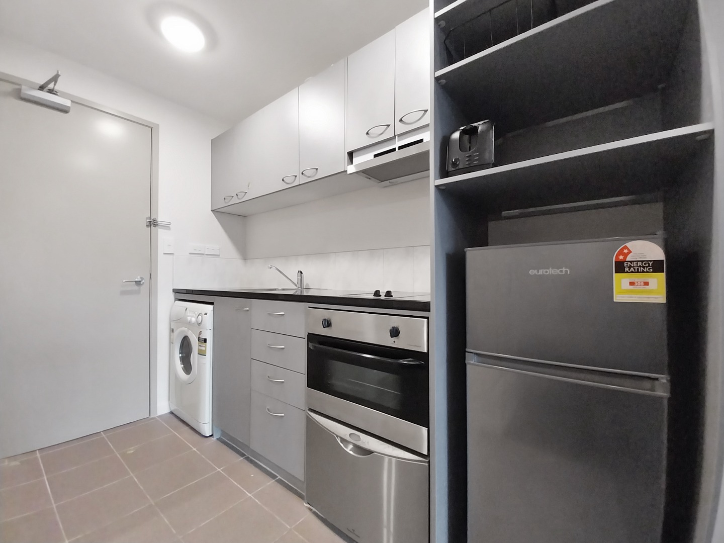 Tidy one bedroom cbd apartment. photo