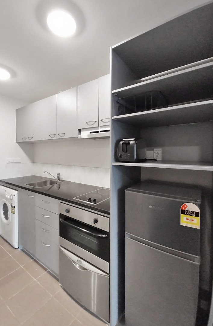 Tidy one bedroom cbd apartment. photo