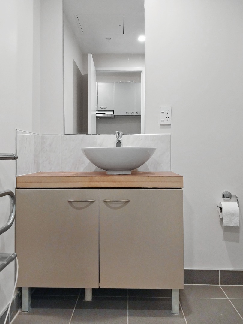 Tidy one bedroom cbd apartment. photo