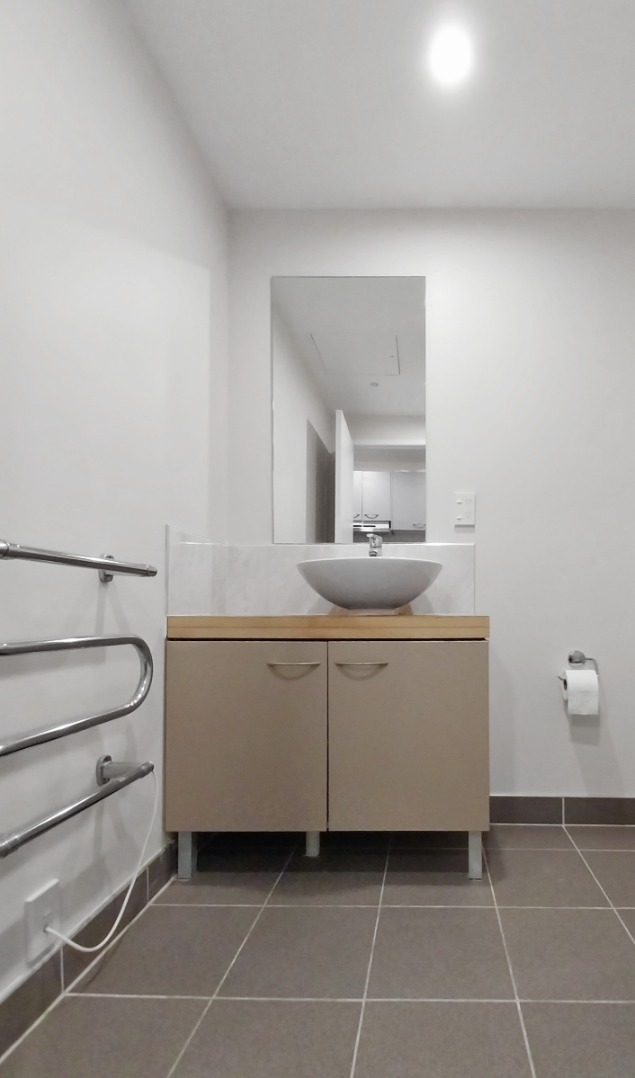 Tidy one bedroom cbd apartment. photo