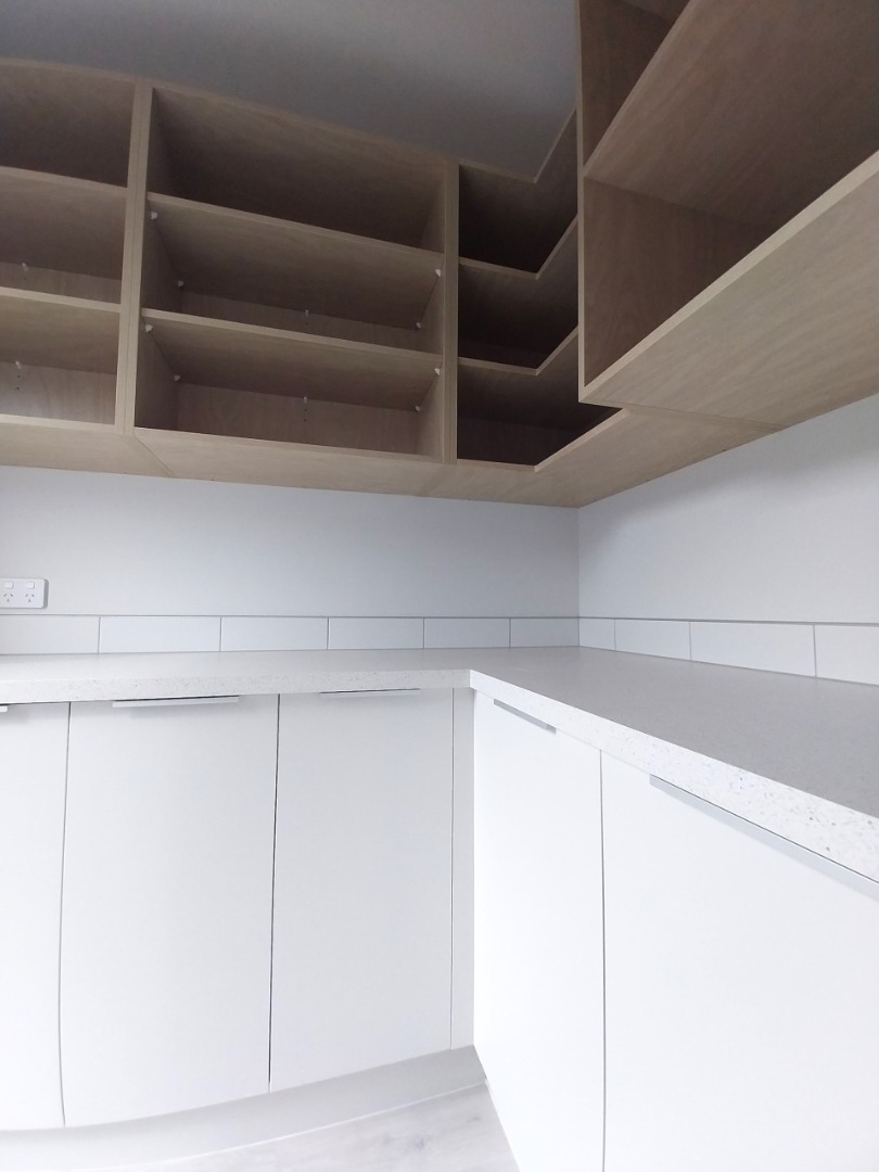 WAIATA SHORES LUXURY: 4 Bed, 2 Ensuites (4 Toilets), Reserve Walkway & Playground photo