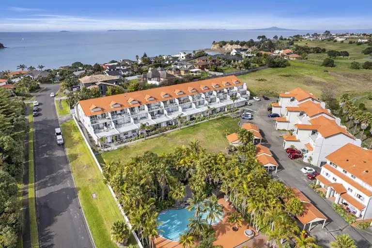 Resort style living - Three bedroom apartment  photo