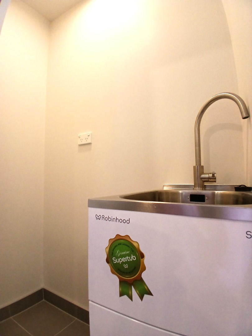 Affordable and handy to the Airport - 4 bdrms/2 bthrms/3 toilets photo