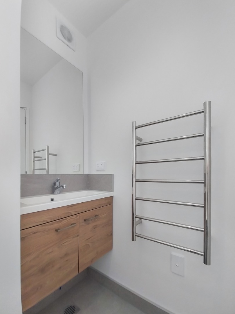 Affordable and handy to the Airport - 4 bdrms/2 bthrms/3 toilets photo