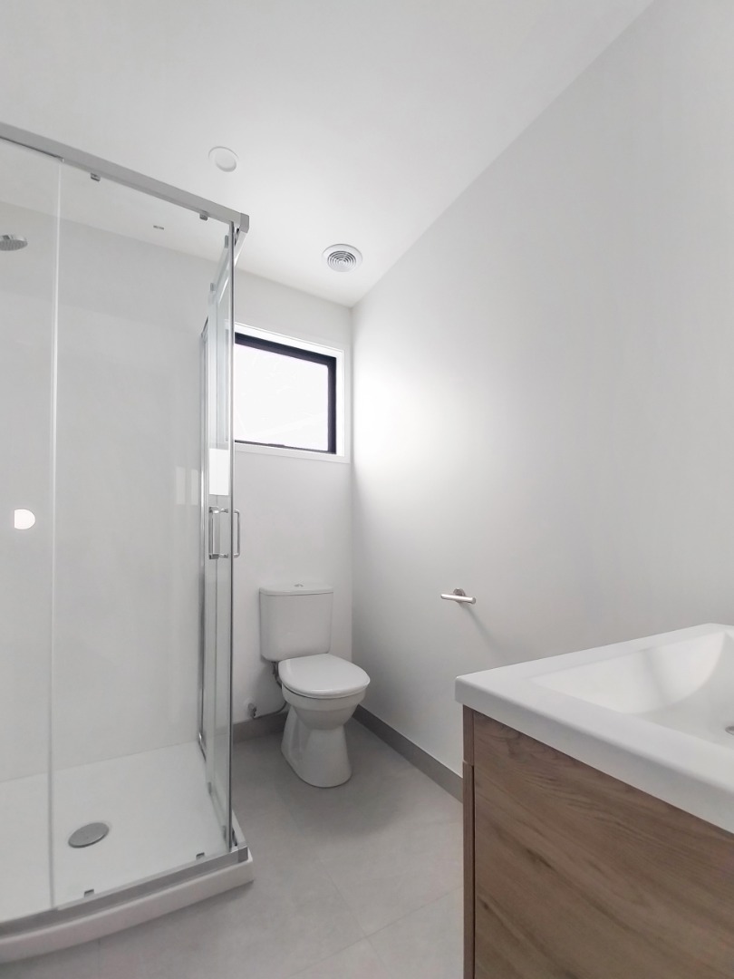 Affordable and handy to the Airport - 4 bdrms/2 bthrms/3 toilets photo