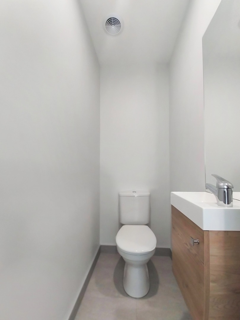 Affordable and handy to the Airport - 4 bdrms/2 bthrms/3 toilets photo