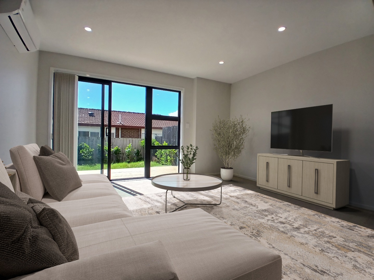 3 Bdrms/ 2 FULL bthms with GARAGE in Mangere Bridge! photo