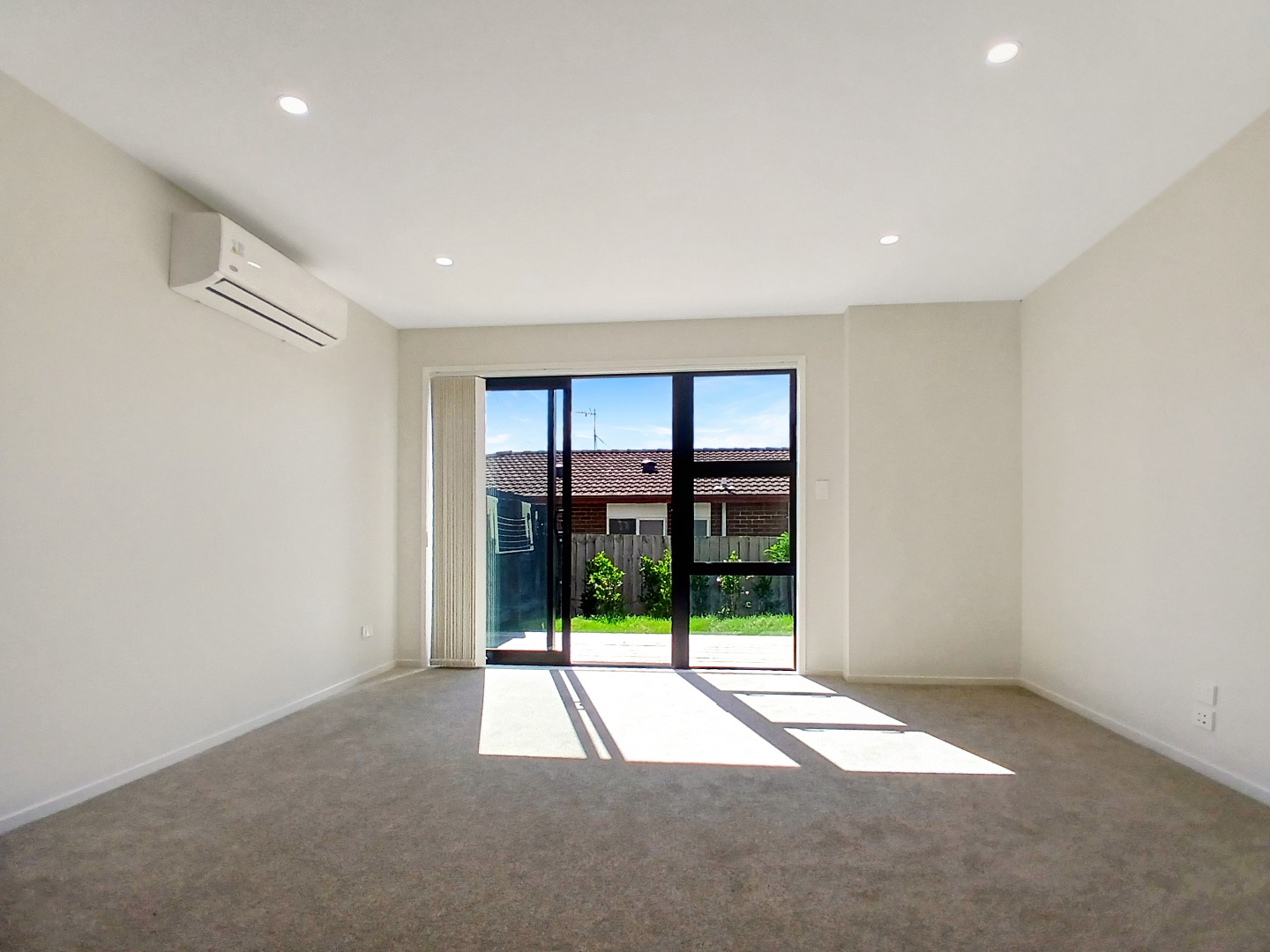 3 Bdrms/ 2 FULL bthms with GARAGE in Mangere Bridge! photo
