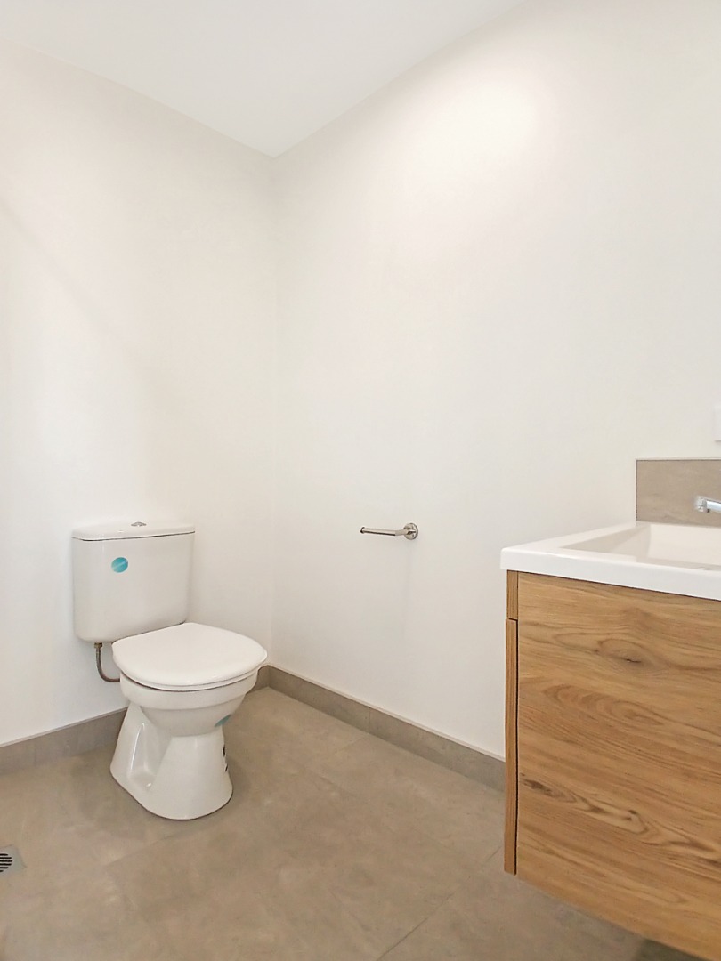 3 Bdrms/ 2 FULL bthms with GARAGE in Mangere Bridge! photo