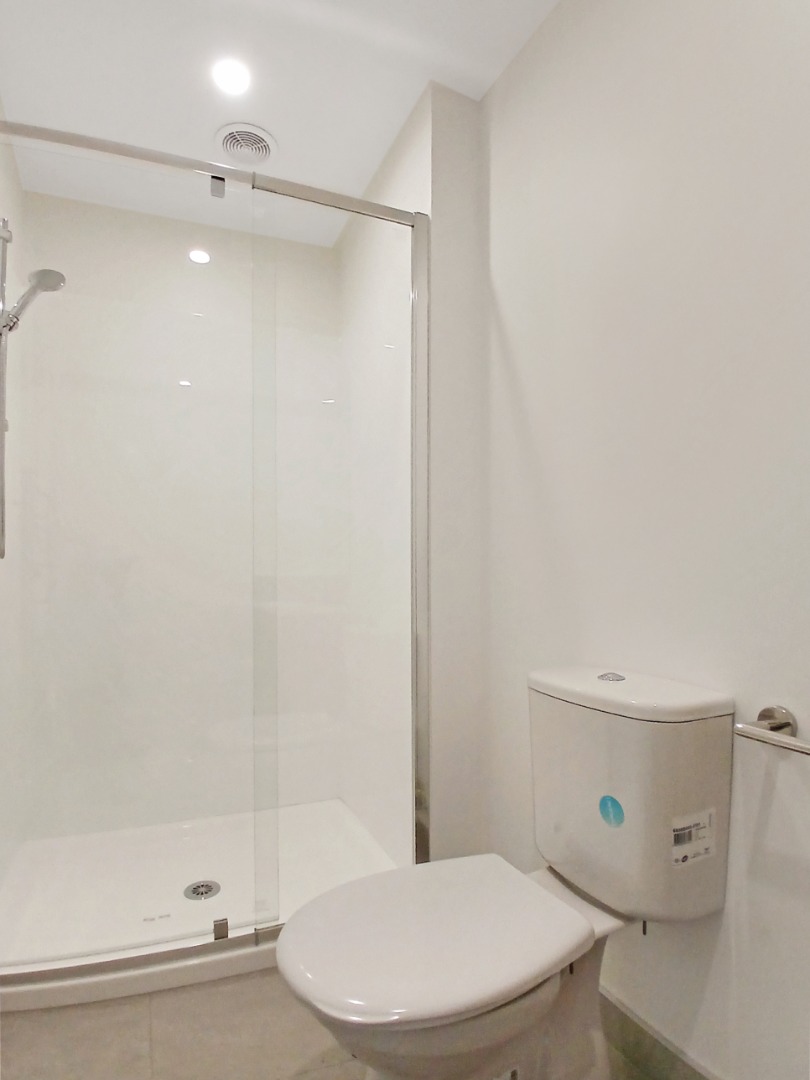 3 Bdrms/ 2 FULL bthms with GARAGE in Mangere Bridge! photo