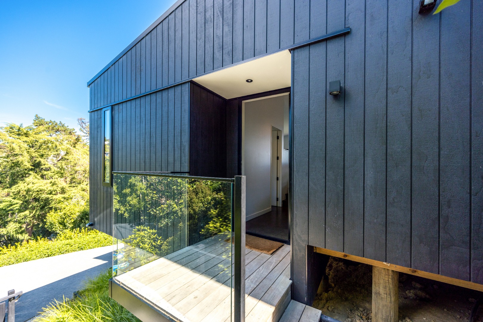 Enclosure Bay Retreat $725 p/w photo