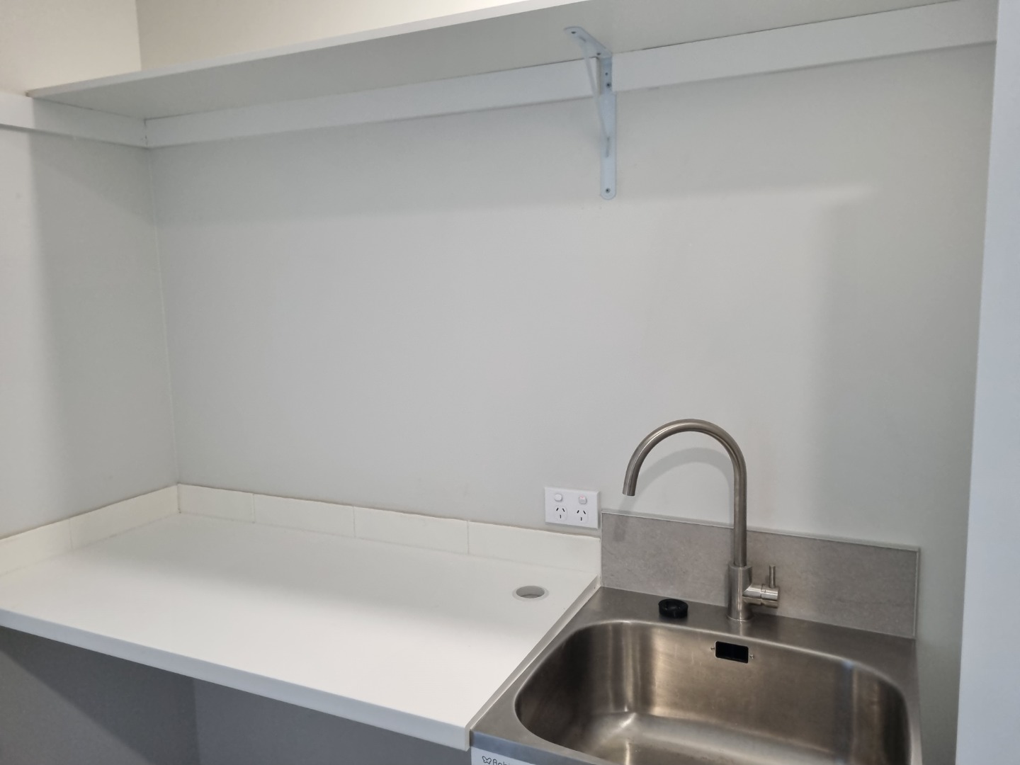3 Bdrms/ 2 FULL bthms with GARAGE in Mangere Bridge! photo