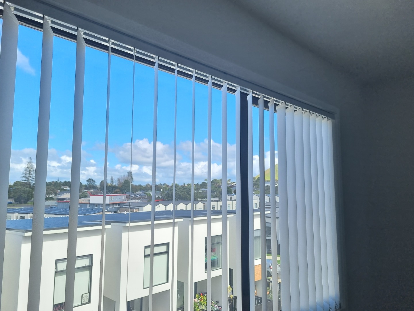 3 Bdrms/ 2 FULL bthms with GARAGE in Mangere Bridge! photo