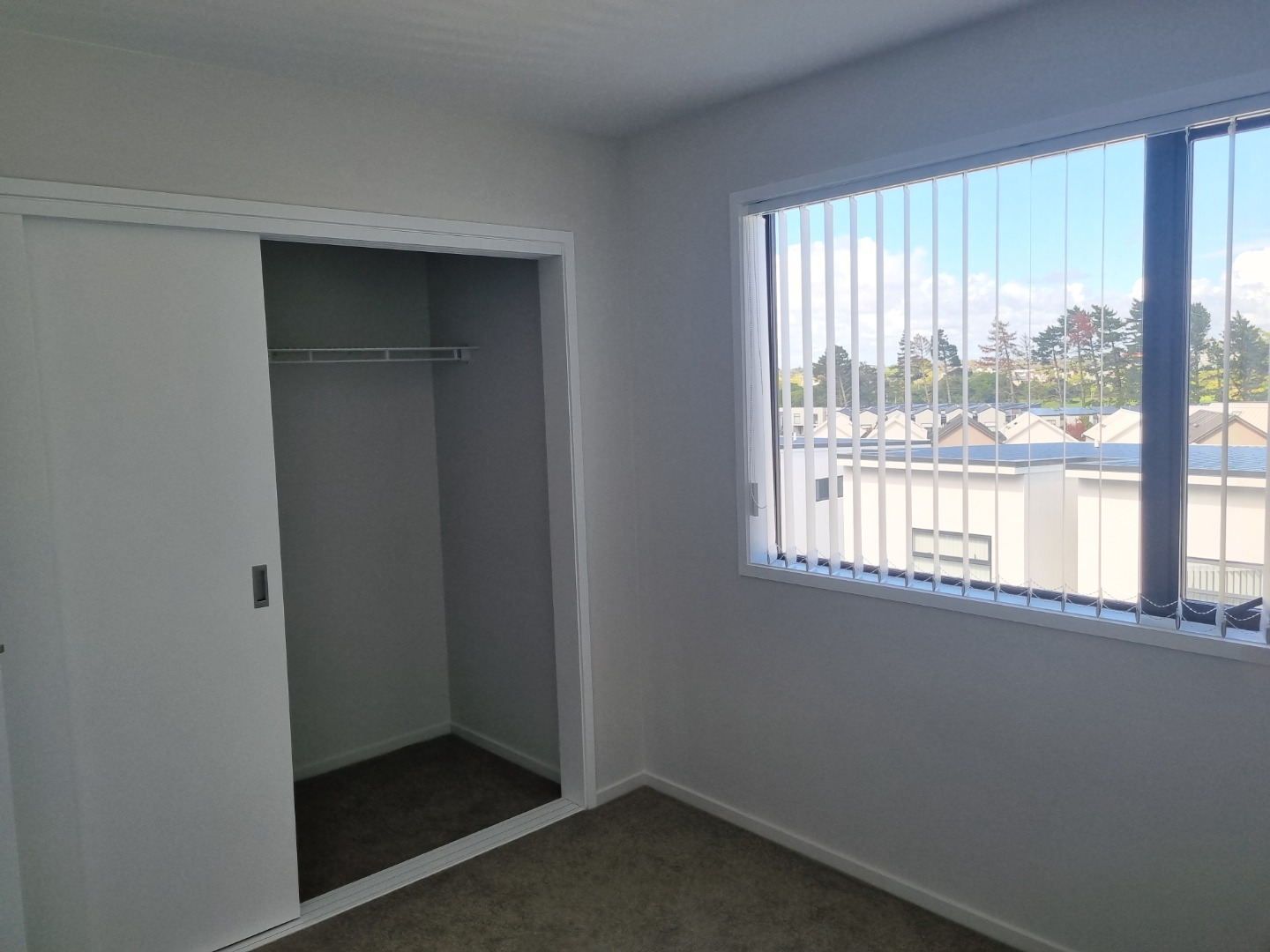 3 Bdrms/ 2 FULL bthms with GARAGE in Mangere Bridge! photo