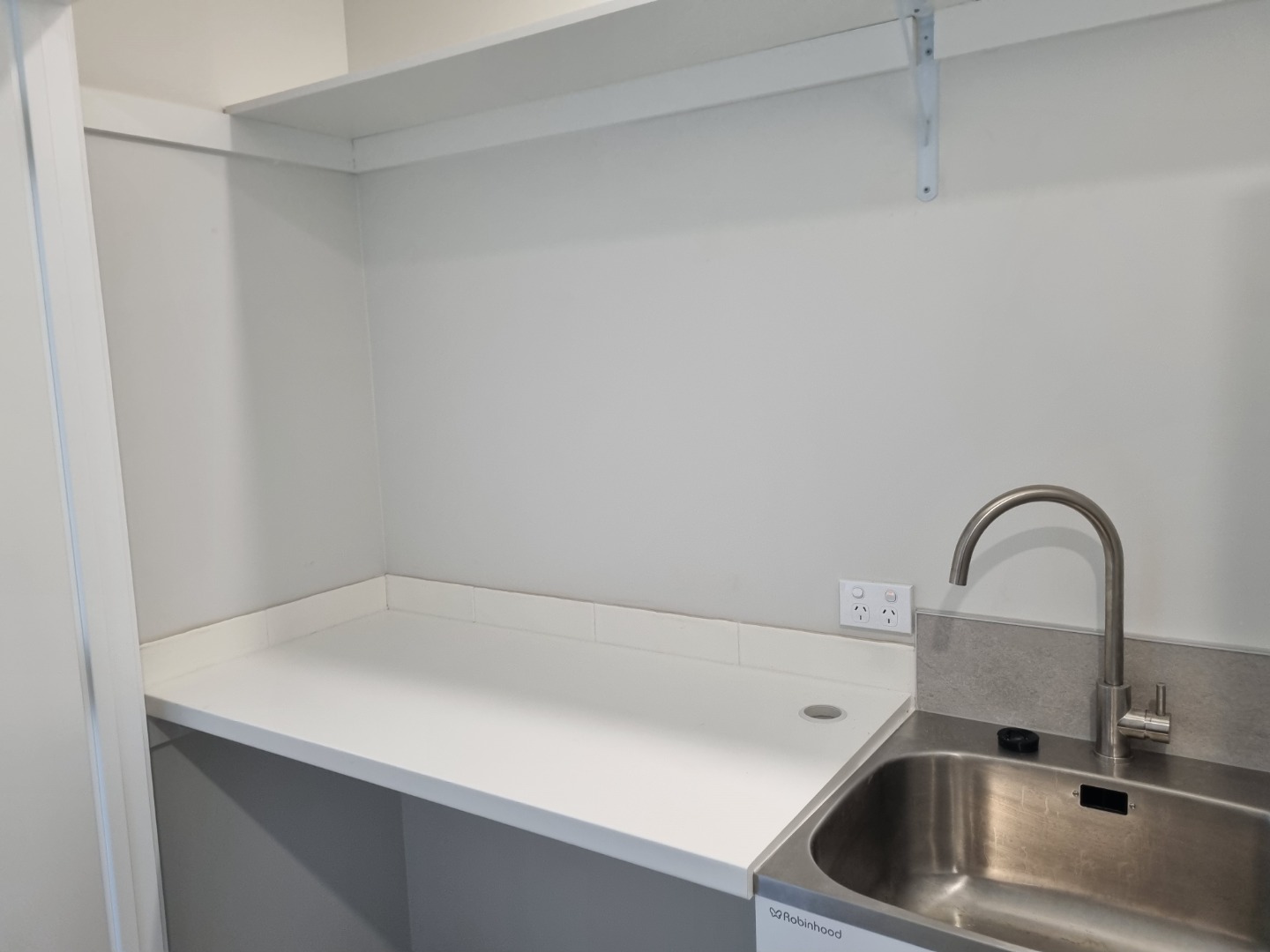3 Bdrms/ 2 FULL bthms with GARAGE in Mangere Bridge! photo