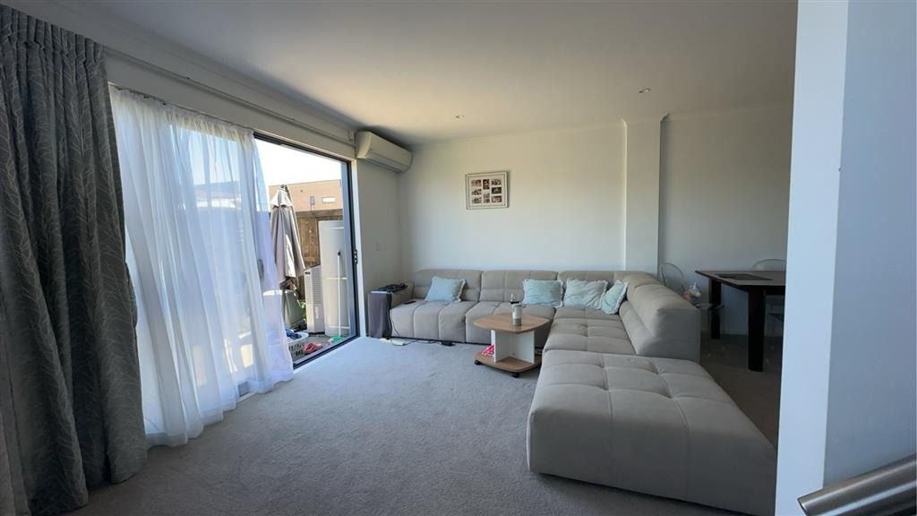 Modern 3-Bedroom Home with 2 Bathrooms in Hobsonville photo