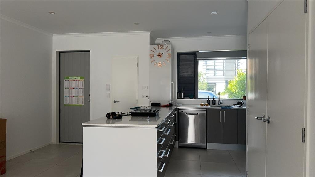 Modern 3-Bedroom Home with 2 Bathrooms in Hobsonville photo