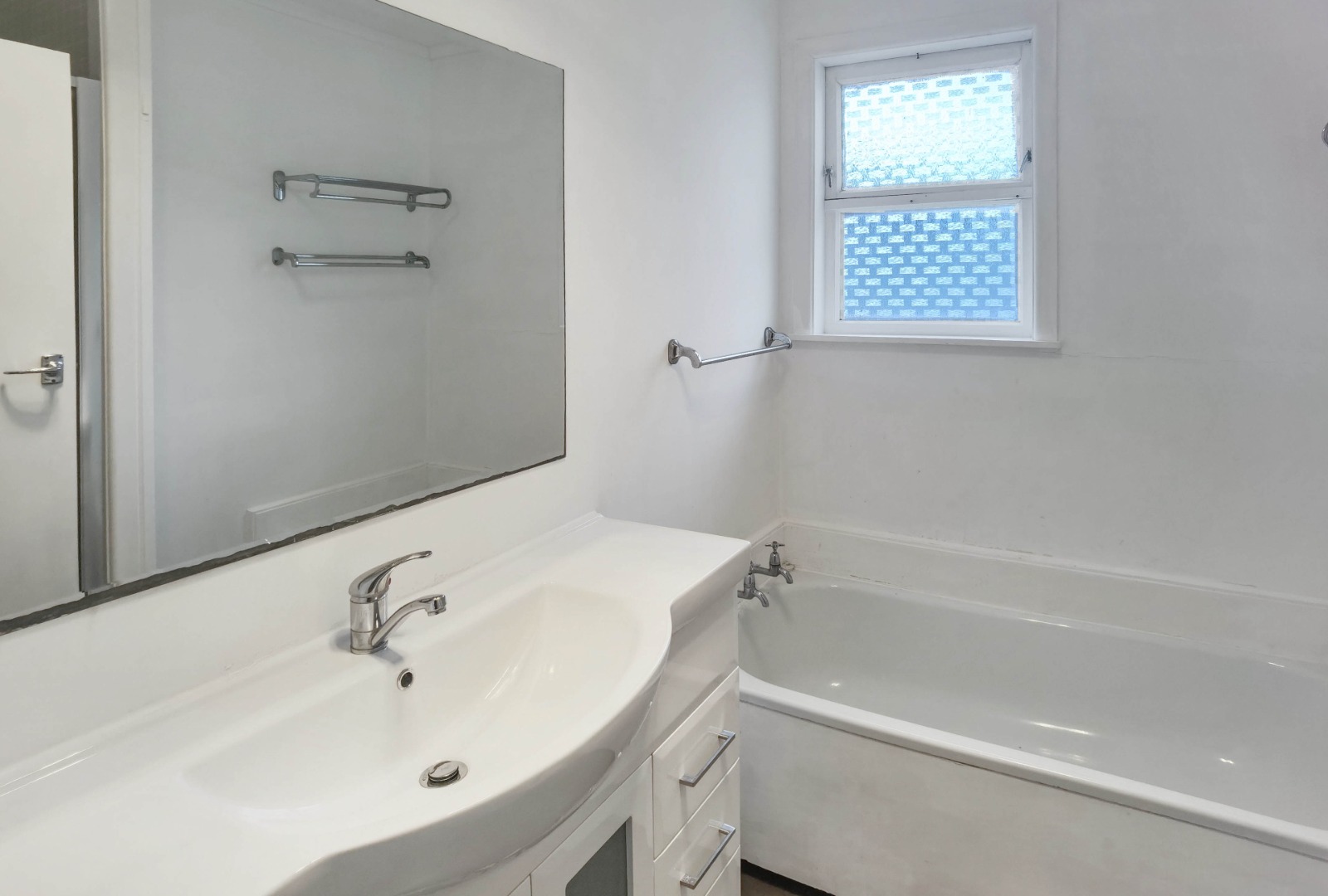 GLENFIELD - 3 Bedroom Family Home photo