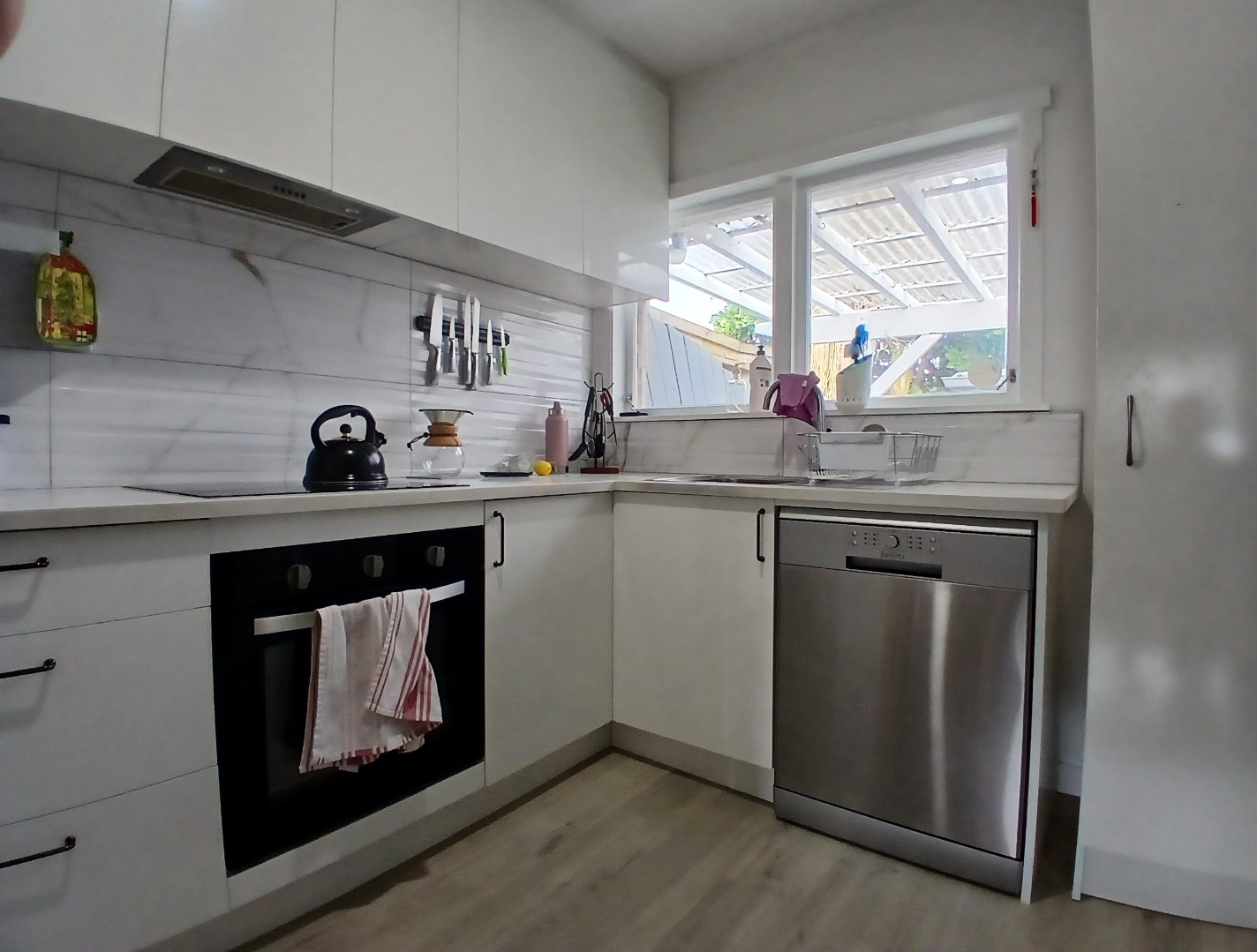 Mount Wellington Two bedroom unit with two carparks! photo